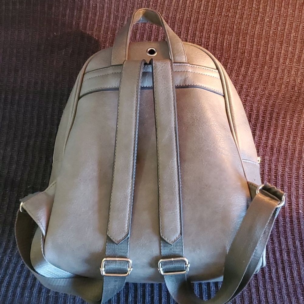Studded backpack - Picture 2 of 7